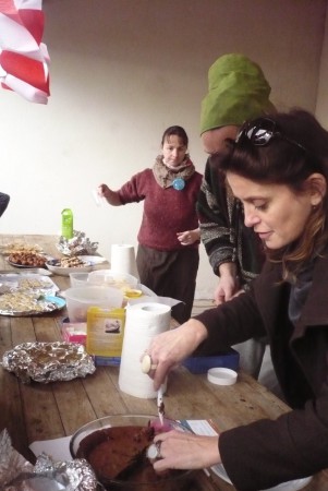 Natacha, Jo et Marie servent la foule affamée!!!