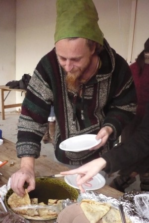 Encore une petite crêpe-Nutella? Jo, notre maître-crêpier...