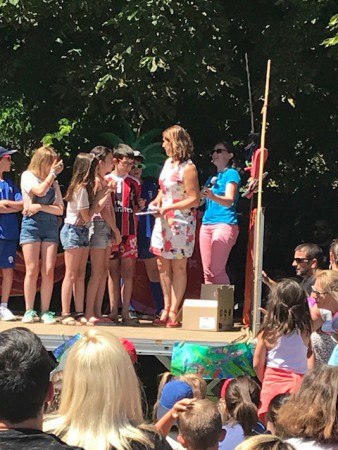 Remise des cadeaux aux futurs collégiens